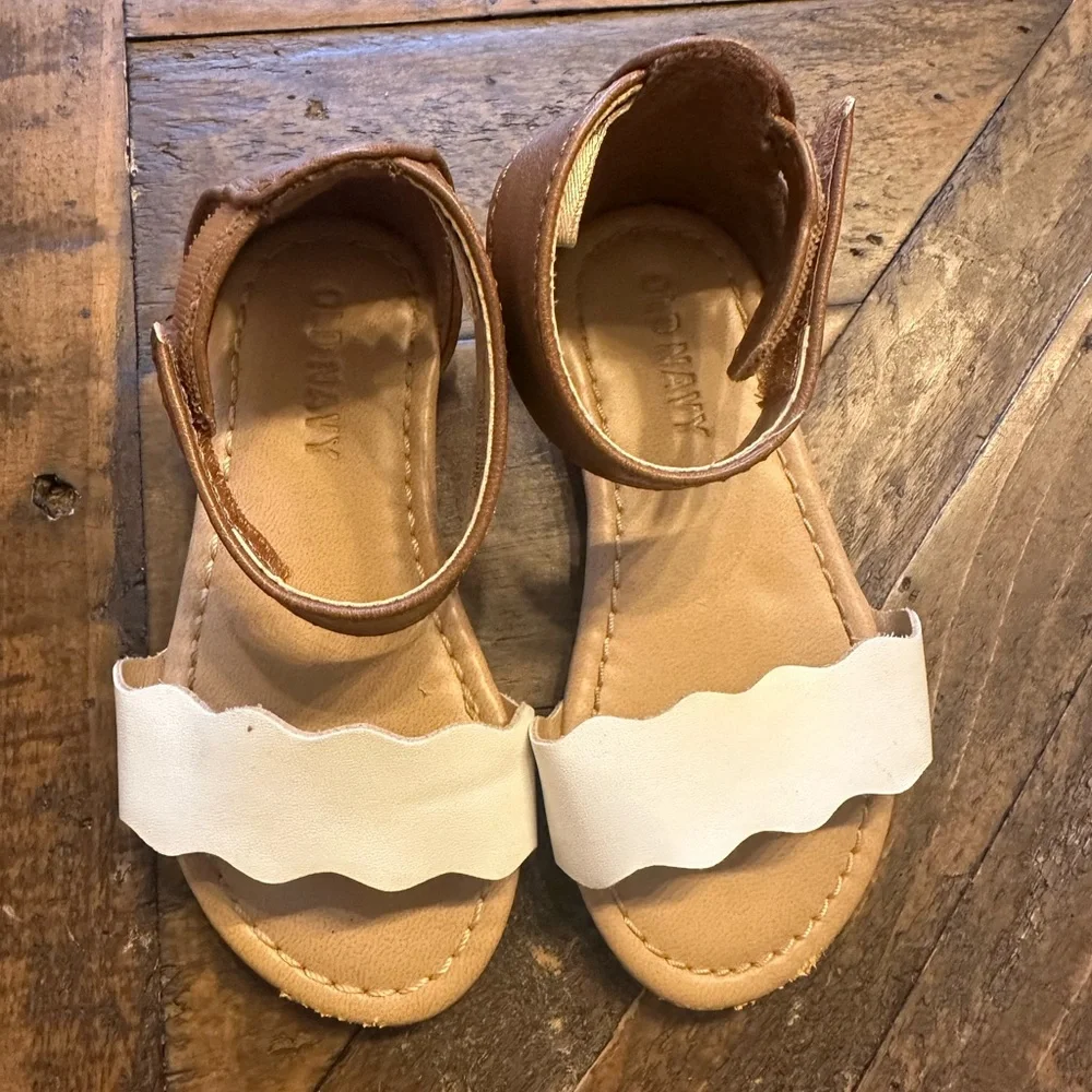 Old Navy Brown and White Kids Sandals